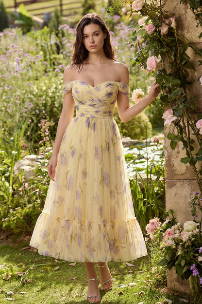 Linie Schulterfreies Midi Kleid mit Rüschen Margot Off-Shoulder Ruffle Midi Dress in Golden Yellow