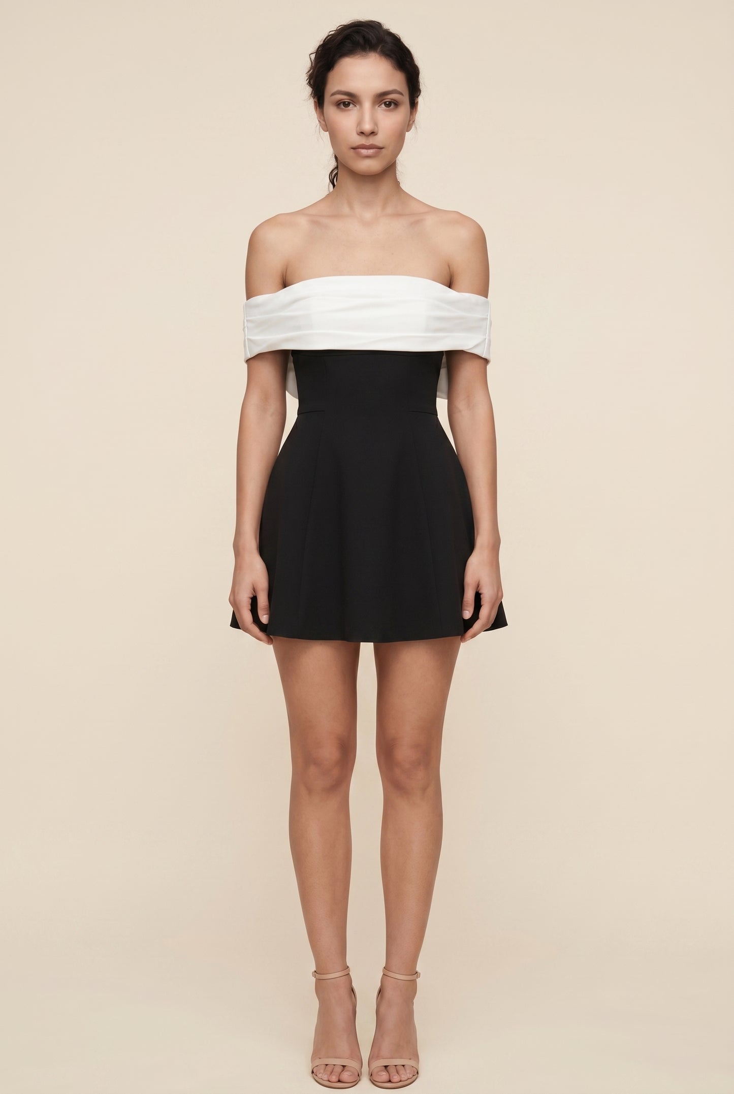 DELLA MINI Black/White front