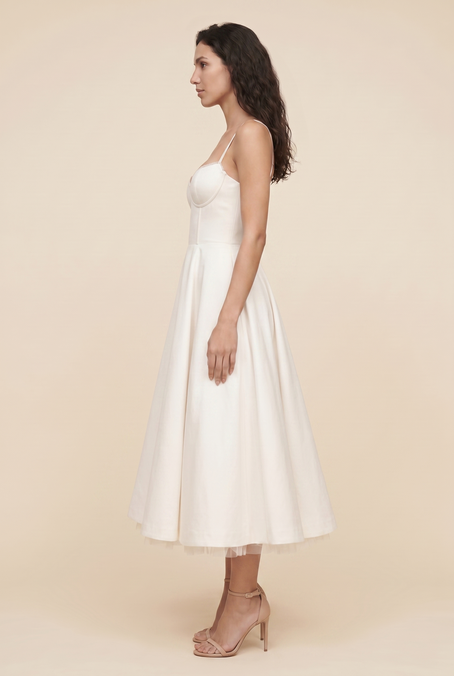 Amelie White side