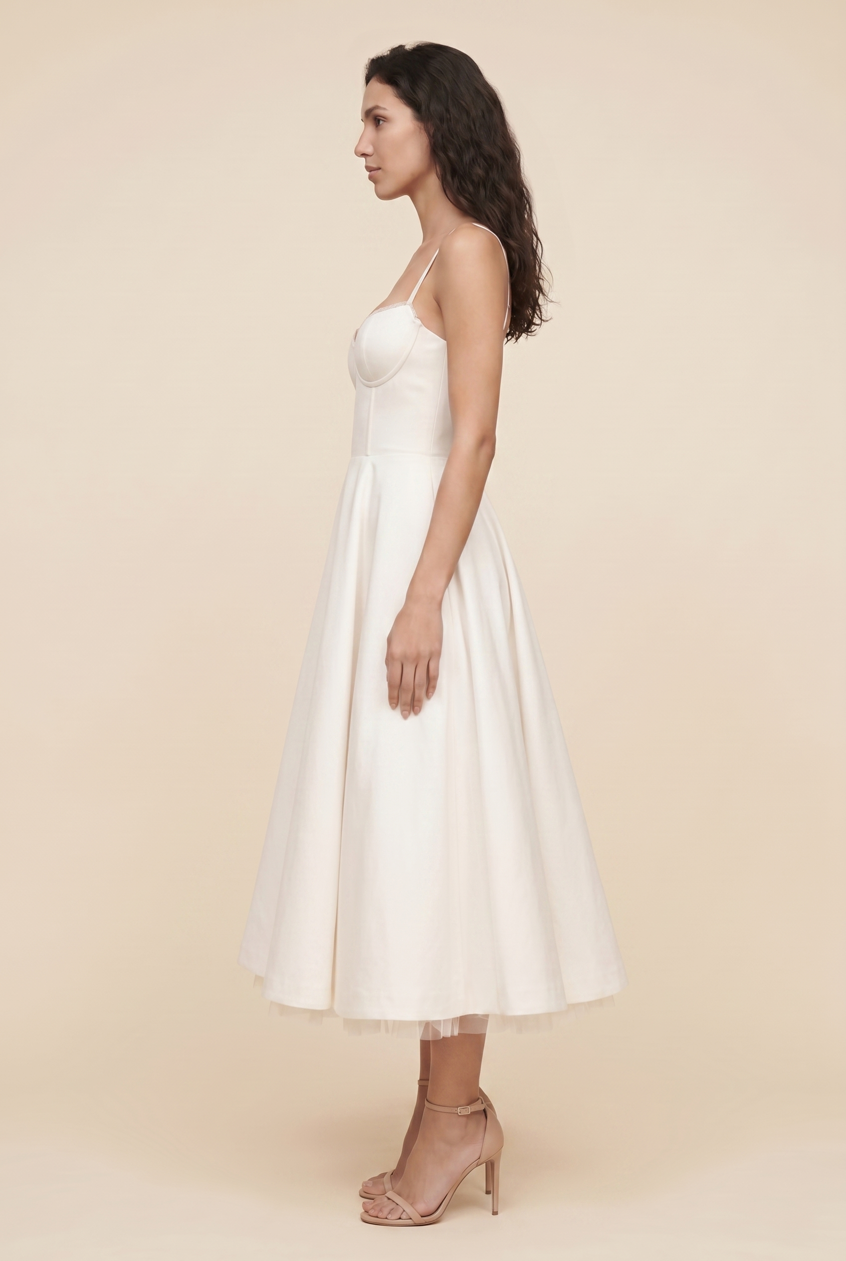 Amelie White side