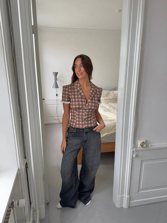 Fitted shirt with checkers